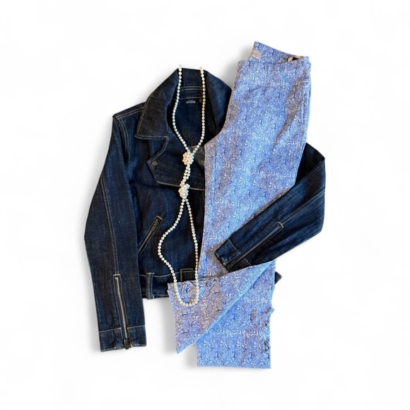 Capri Blue and White Paisley Capri Pant NWT - Picture 2 of 10